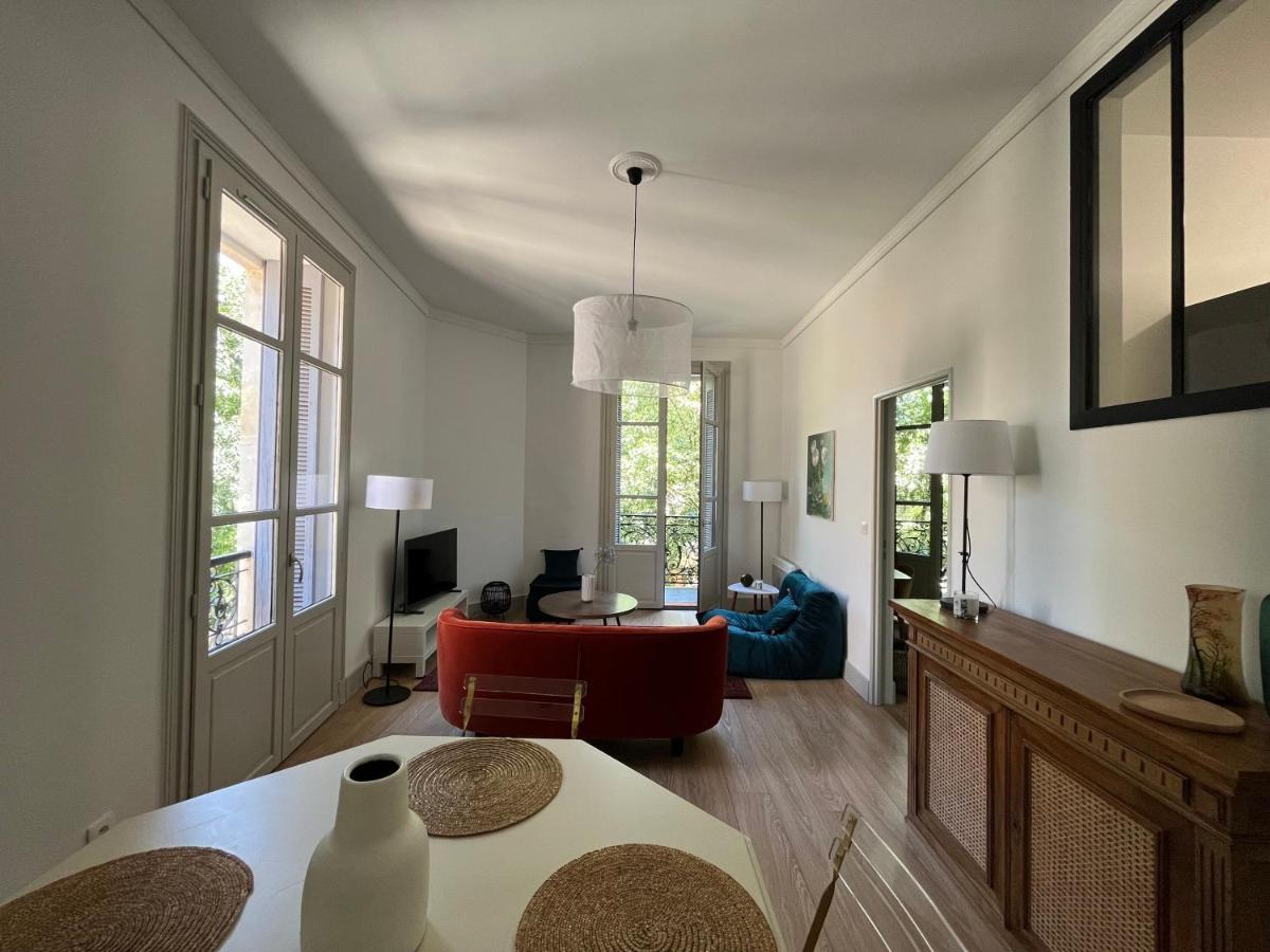 Nimes , Appartement Renove Dans Immeuble Classe. Exterior photo