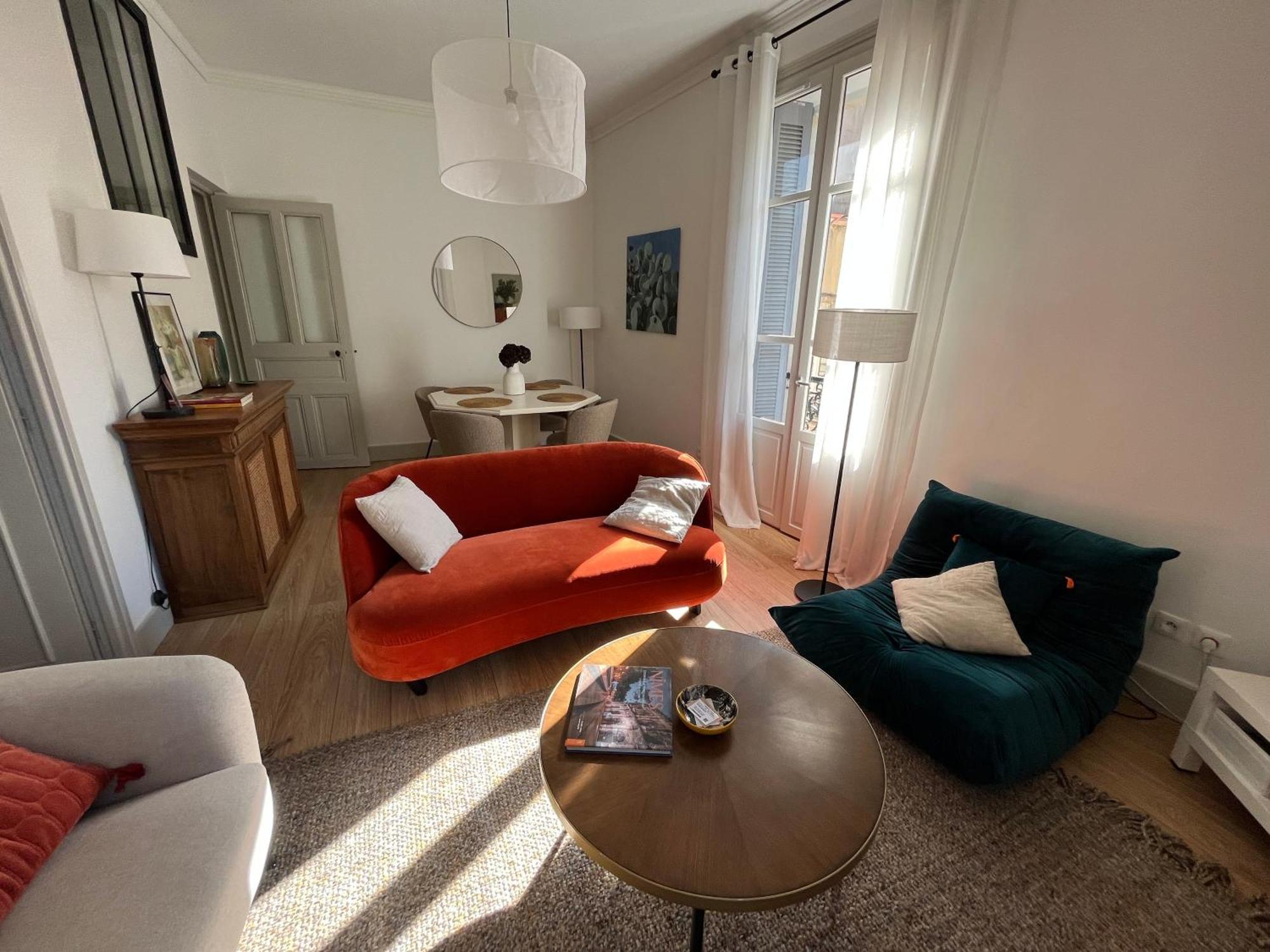 Nimes , Appartement Renove Dans Immeuble Classe. Exterior photo