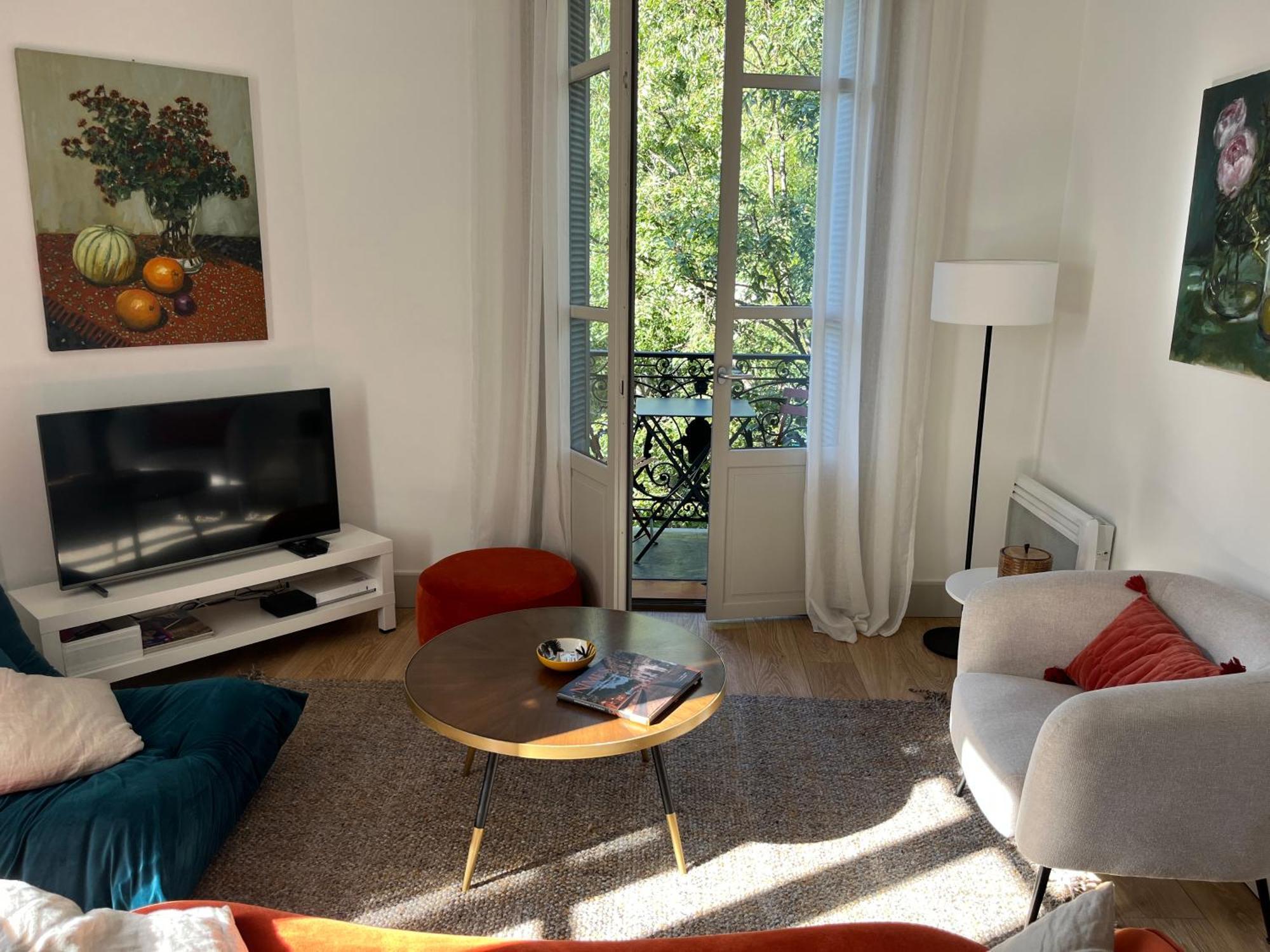 Nimes , Appartement Renove Dans Immeuble Classe. Exterior photo