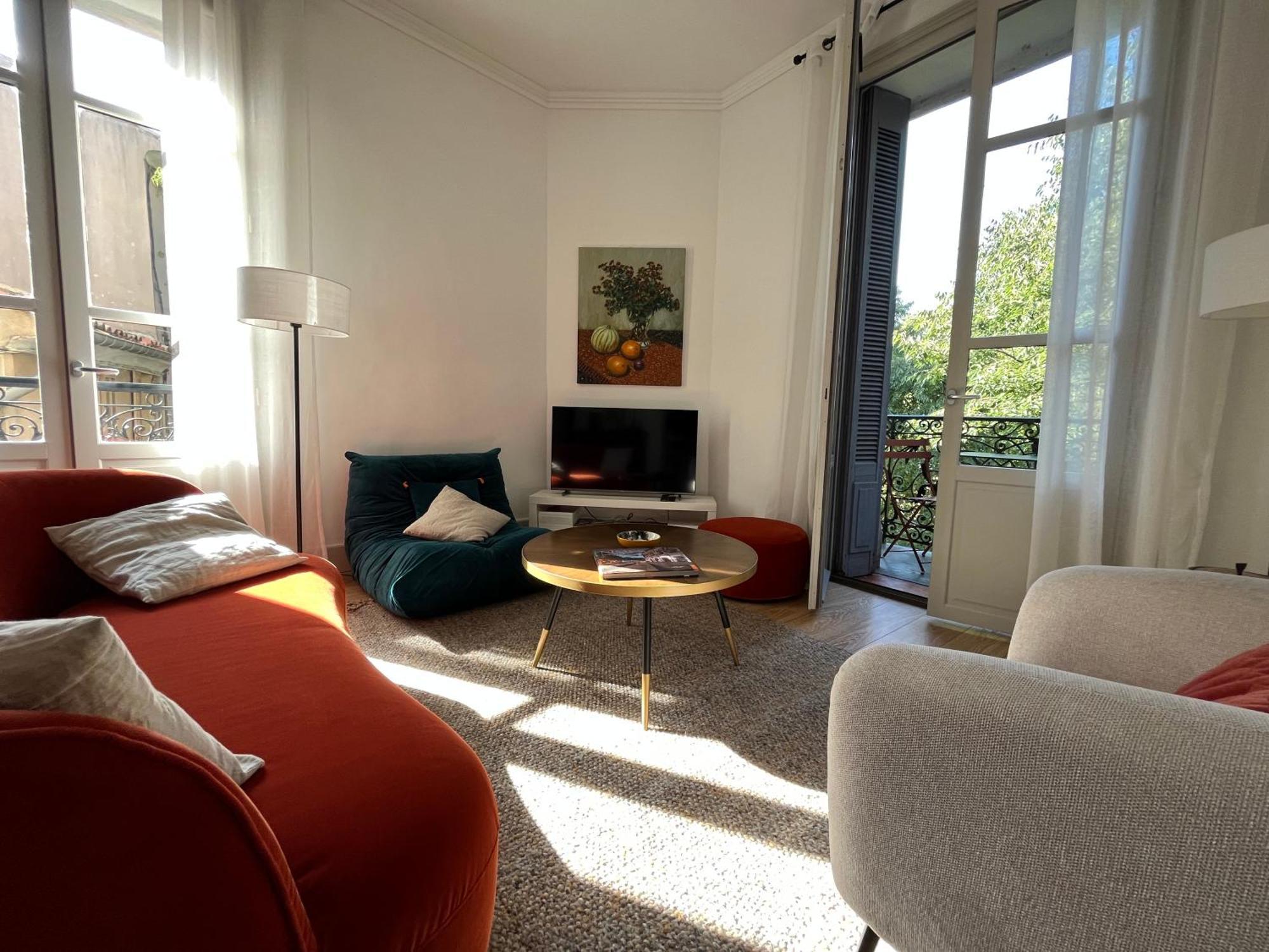 Nimes , Appartement Renove Dans Immeuble Classe. Exterior photo
