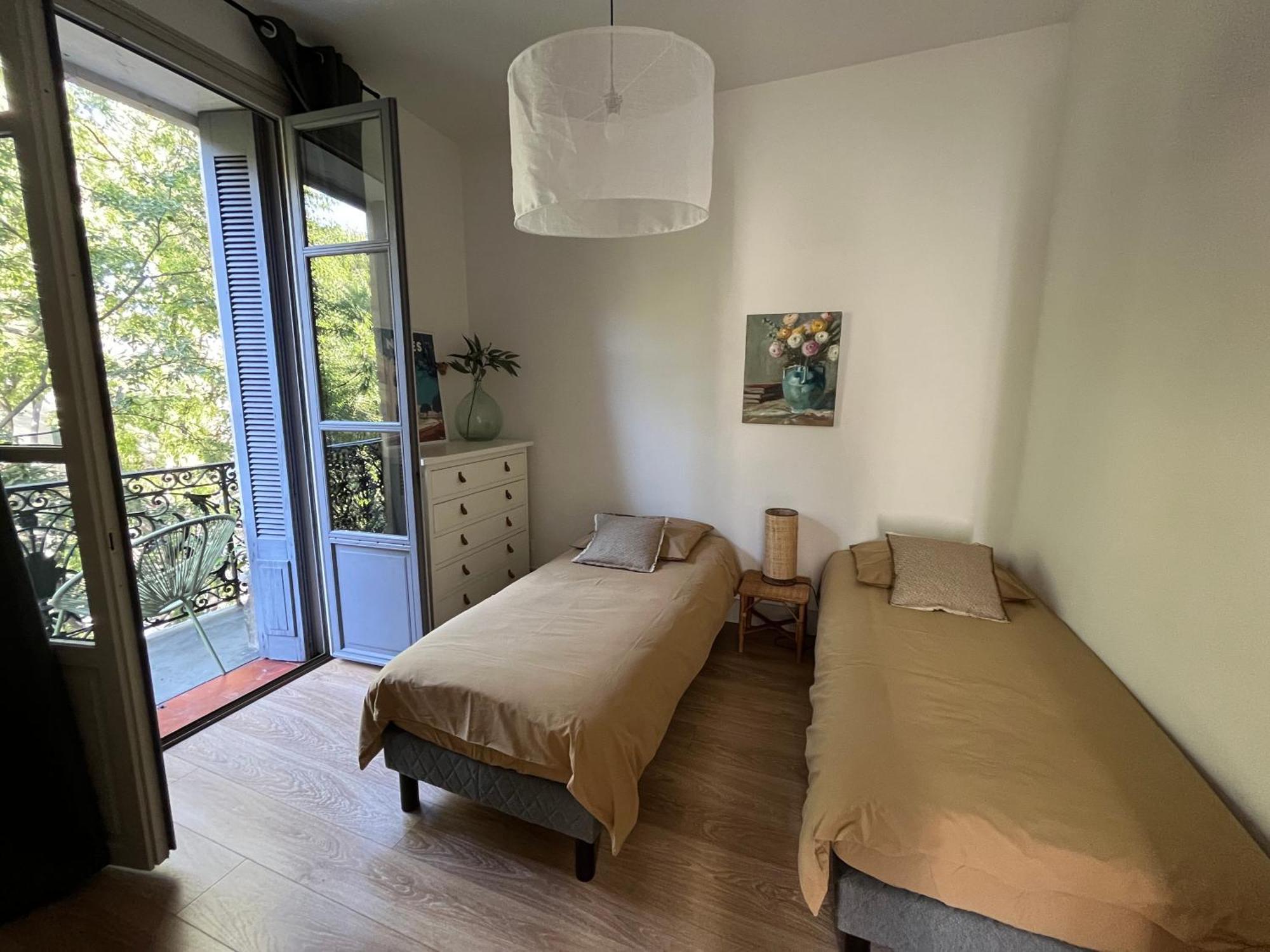 Nimes , Appartement Renove Dans Immeuble Classe. Exterior photo